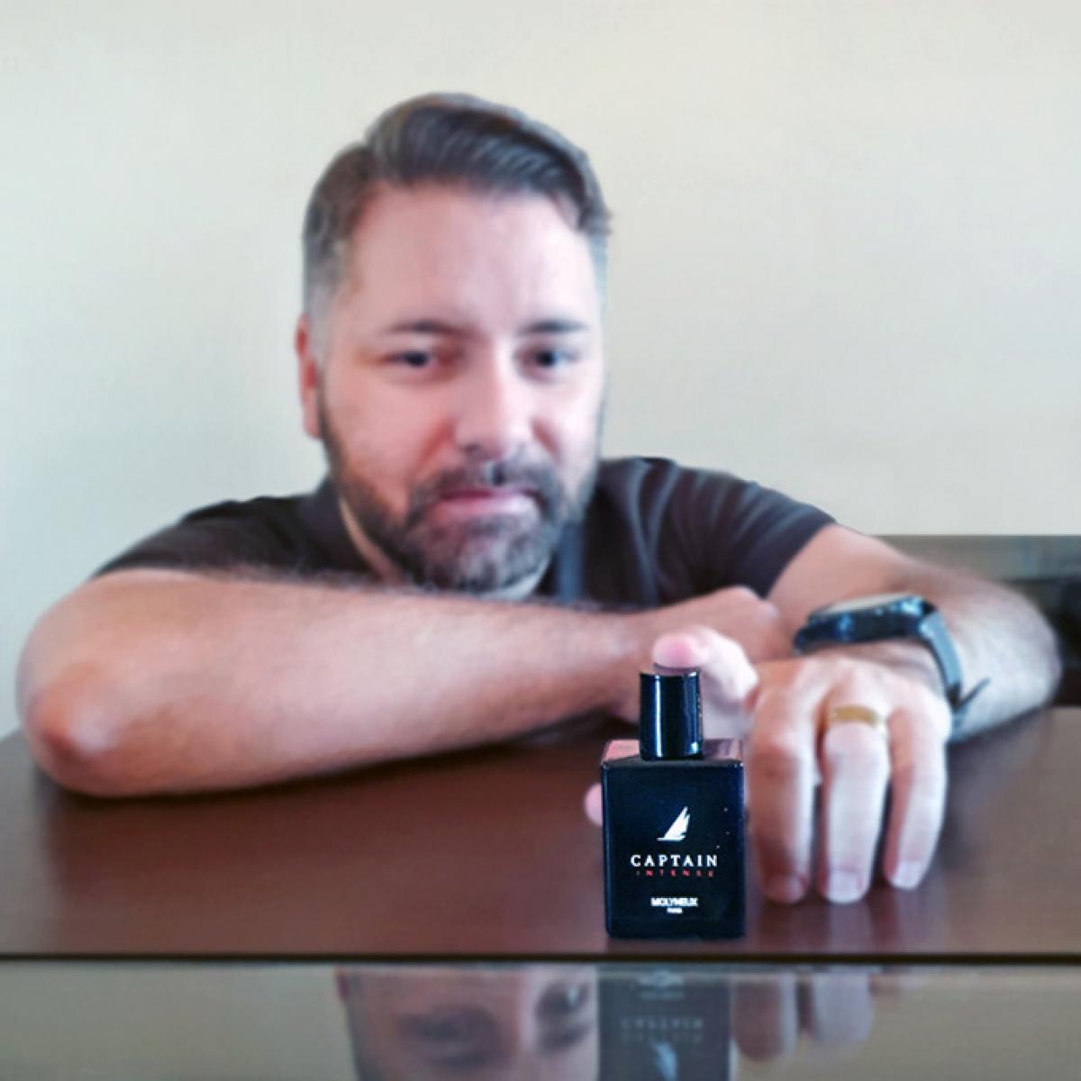 عطر ادکلن کاپیتان اینتنس مالینو - Captain Intense Molyneux - بررسی، قیمت و خرید