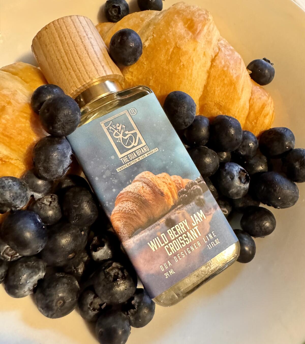 عطر ادکلن کوتور کرامبلد دوآ برند - Couture Crumbled The Dua Brand - بررسی، قیمت و خرید