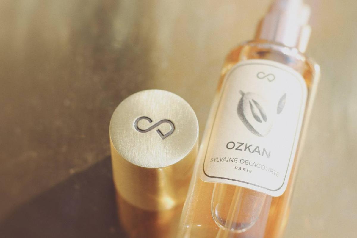 عطر ادکلن اوزکان سیلوین دلاکورت - Ozkan Sylvaine Delacourte - بررسی، قیمت و خرید