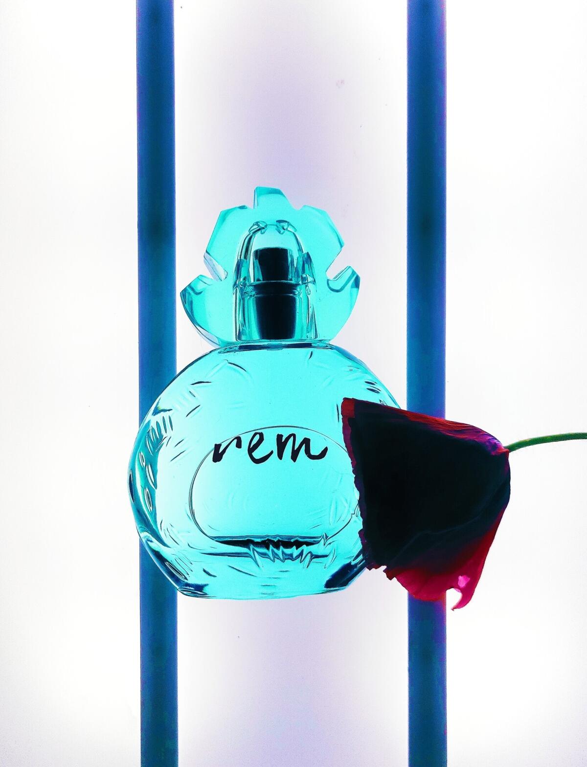 عطر ادکلن رِم رمنیسنس - Rem Reminiscence - بررسی، قیمت و خرید