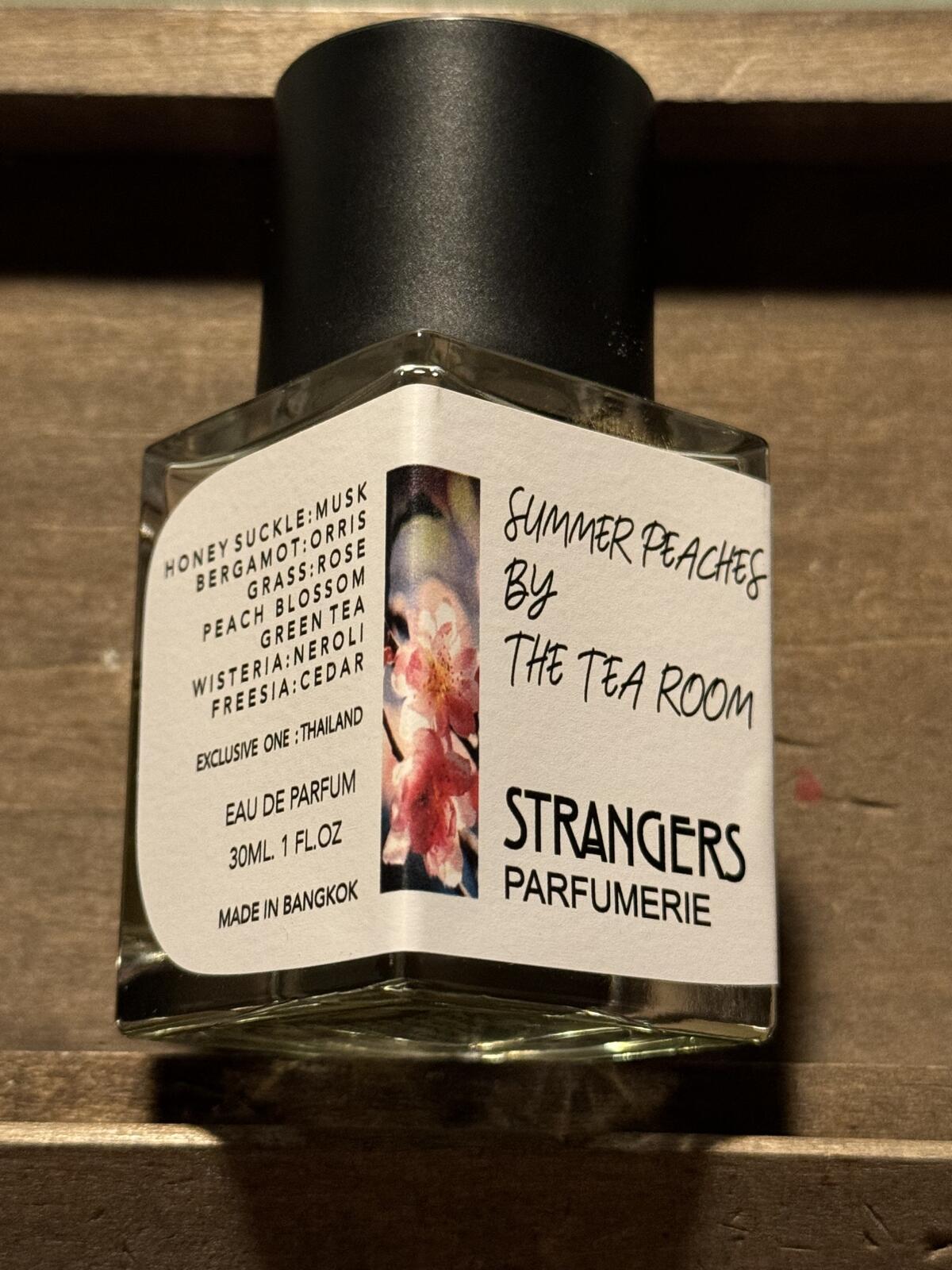 عطر ادکلن سامر پیچِز بای دِ تی روم استرنجرز پرفیومری - Summer Peaches By The Tea Room Strangers Parfumerie - بررسی، قیمت و خرید