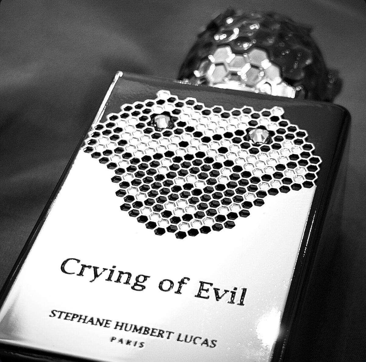 عطر ادکلن کرایینگ آف ایویل استفان هامبرت لوکاس هفتصد و هفتاد و هفت - Crying of Evil Stéphane Humbert Lucas 777 - بررسی، قیمت و خرید