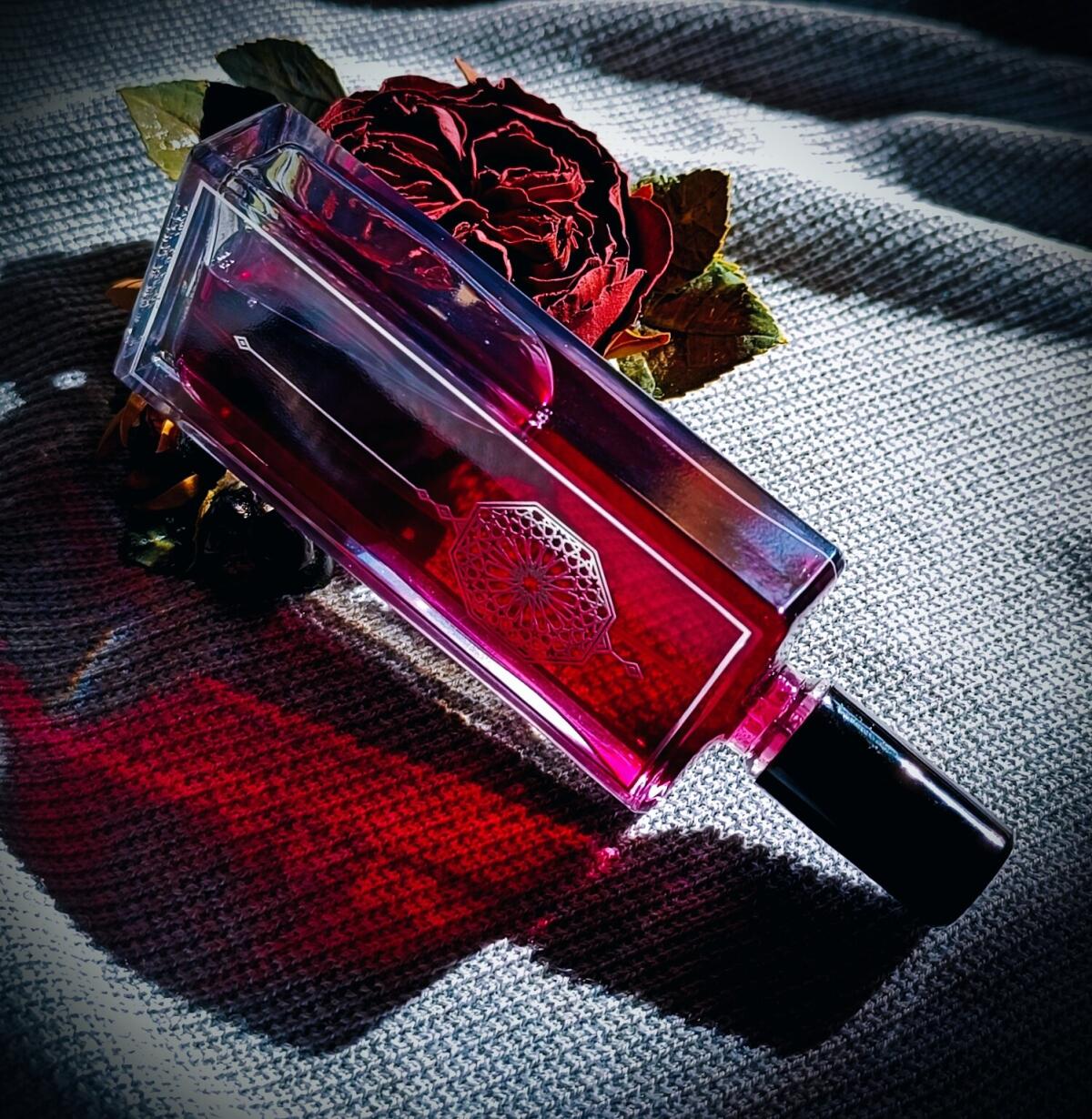 عطر ادکلن زلیگ لیمیتد ادیشن: لا فیل د برلین سرژ لوتنز - Zellige Limited Edition: La Fille de Berlin Serge Lutens - بررسی، قیمت و خرید