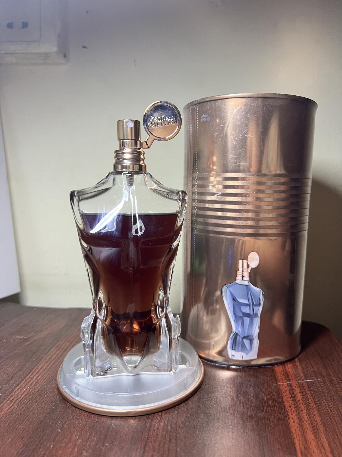 عطر ادکلن له مَل اِسنس دِ پارفوم ژان پل گوتیه - Le Male Essence de Parfum Jean Paul Gaultier - بررسی، قیمت و خرید