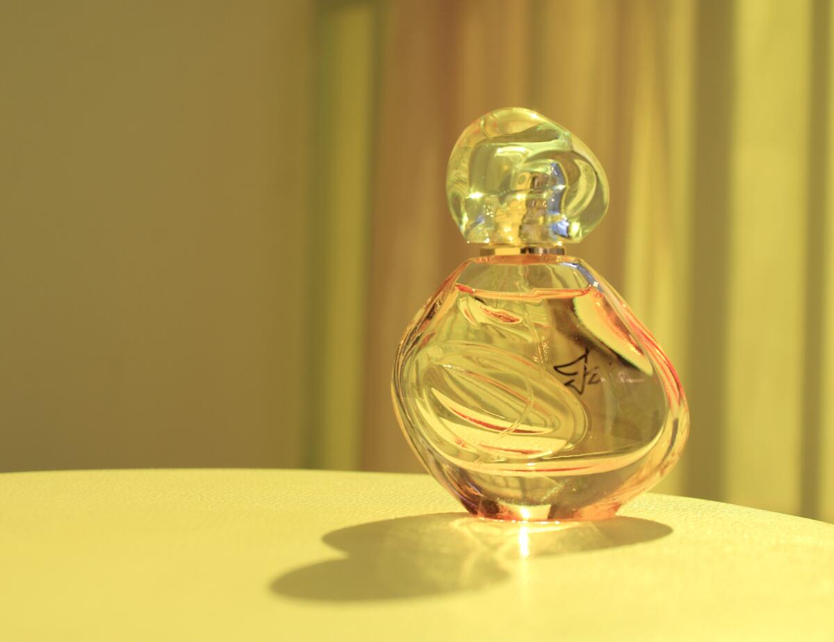 عطر ادکلن ایزیا سیسلی - Izia Sisley - بررسی، قیمت و خرید