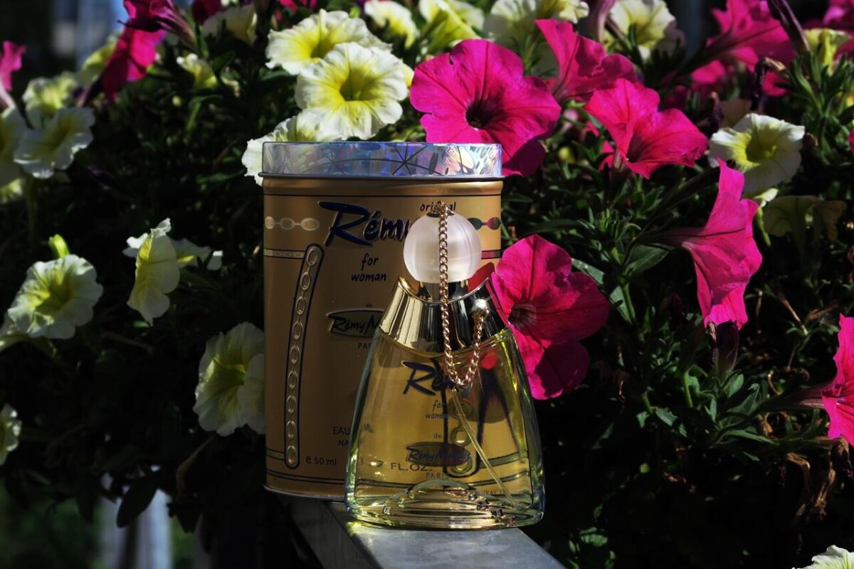 عطر ادکلن رِمی رمی مارکی - Remy Remy Marquis - بررسی، قیمت و خرید