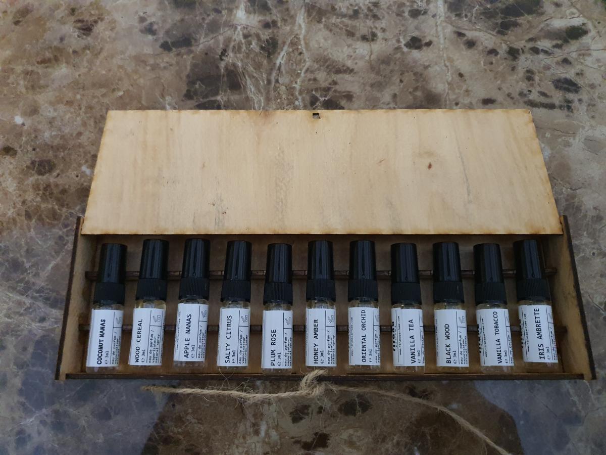 عطر ادکلن اپل ناناس ریرانا پرفیوم - Apple Nanas Rirana Parfume - بررسی، قیمت و خرید