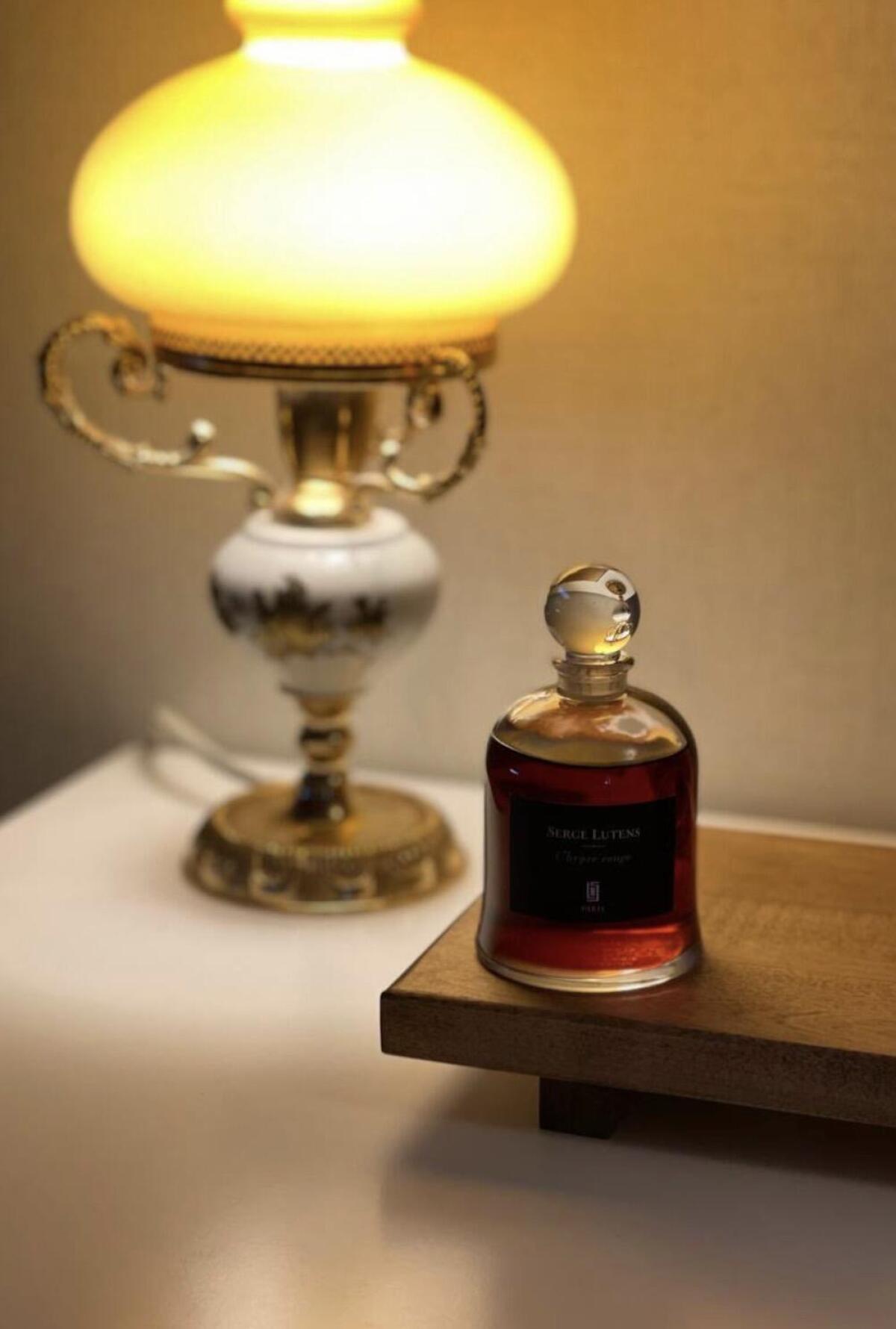 عطر ادکلن شیپر روژ سرژ لوتنز - Chypre Rouge Serge Lutens - بررسی، قیمت و خرید