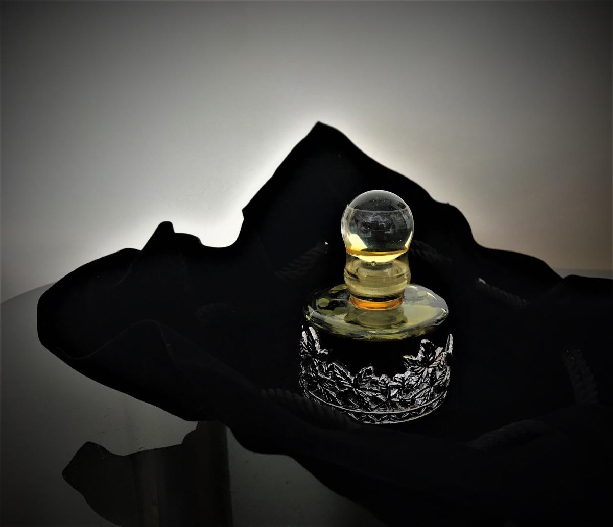 عطر ادکلن محالط ملک سوییس عربین - Mukhalat Malaki Swiss Arabian - بررسی، قیمت و خرید