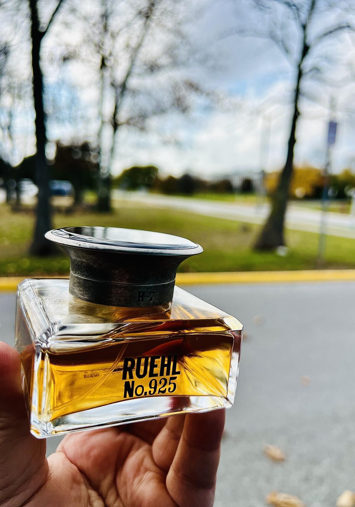 عطر ادکلن روهل نامبر ناین تو فایو روهل نامبر نهصد و بیست و پنج - Ruehl No.925 Ruehl No.925 - بررسی، قیمت و خرید