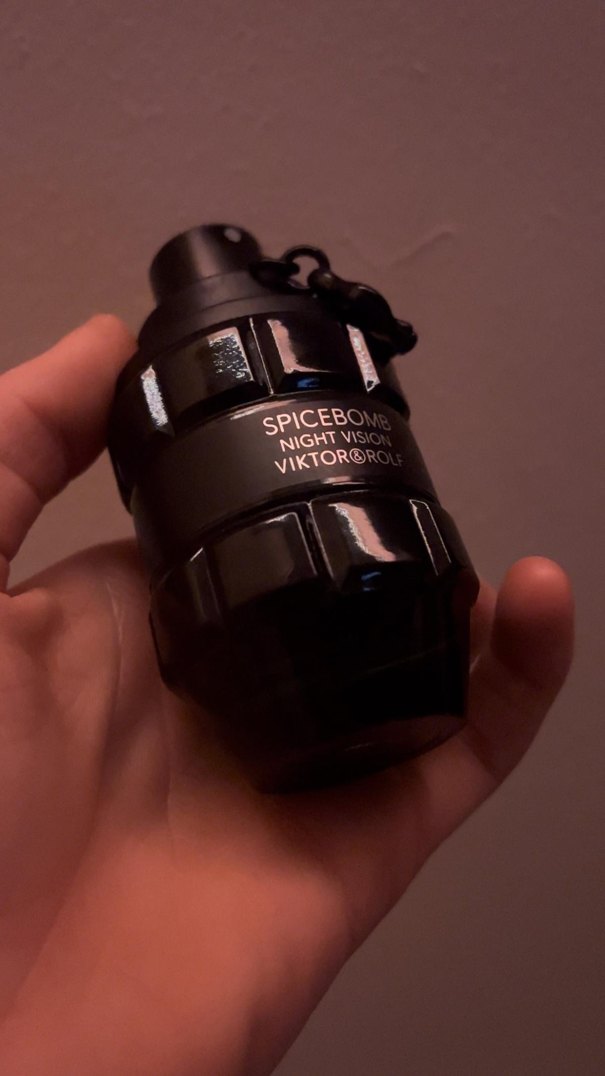 عطر ادکلن اسپایس بامب نایت ویژن او د تویلت ویکتور اند رولف - Spicebomb Night Vision Eau de Toilette Viktor&Rolf - بررسی، قیمت و خرید