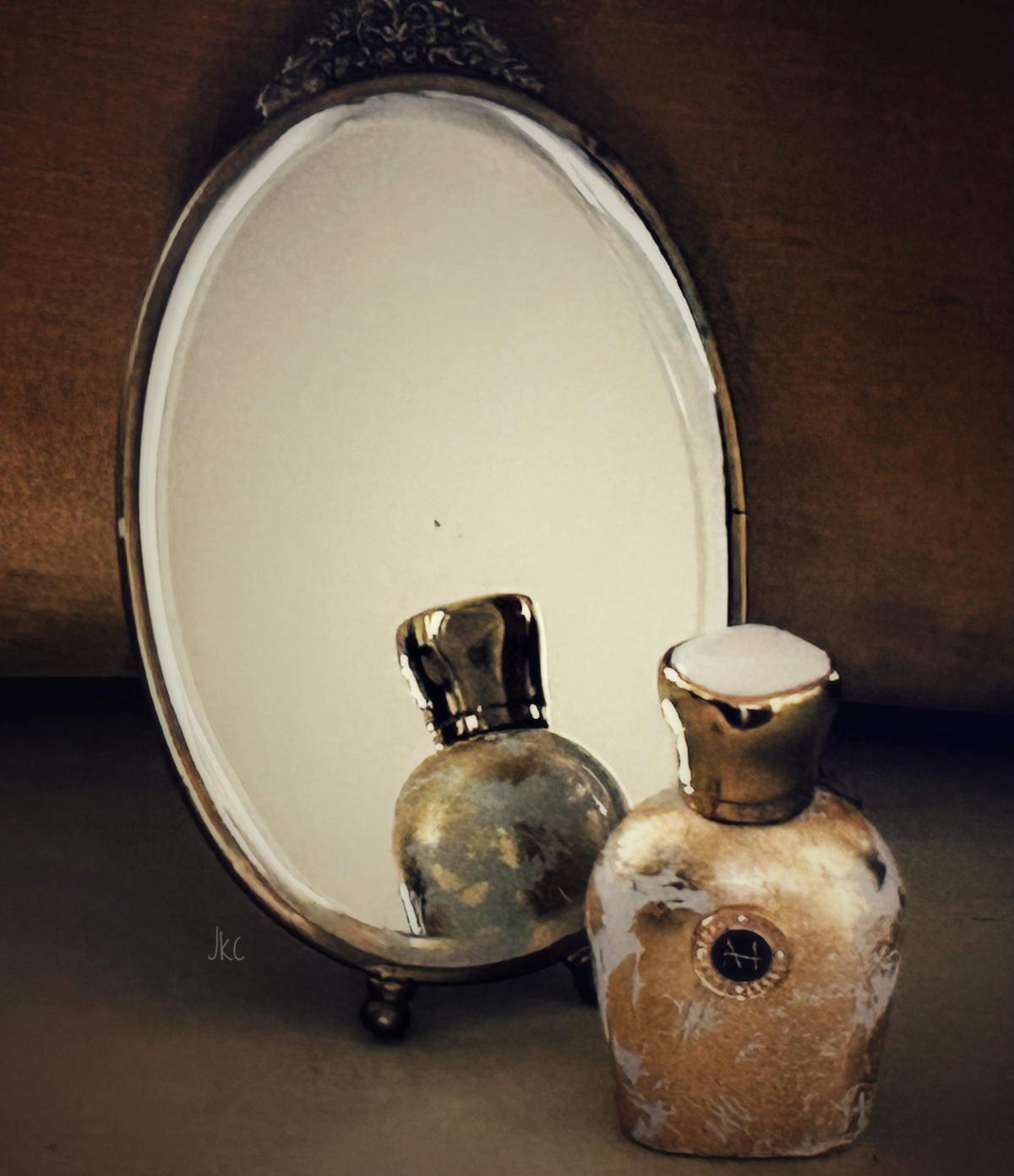 عطر ادکلن رجینا مورِسک - Regina Moresque - بررسی، قیمت و خرید