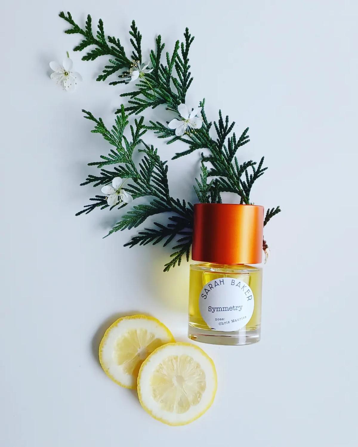 عطر ادکلن سیمتری سارا بیکر پرفیومز - Symmetry Sarah Baker Perfumes - بررسی، قیمت و خرید
