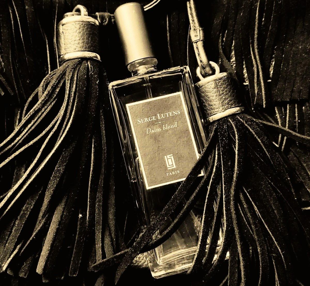 عطر ادکلن دایم بلوند سرژ لوتنز - Daim Blond Serge Lutens - بررسی، قیمت و خرید
