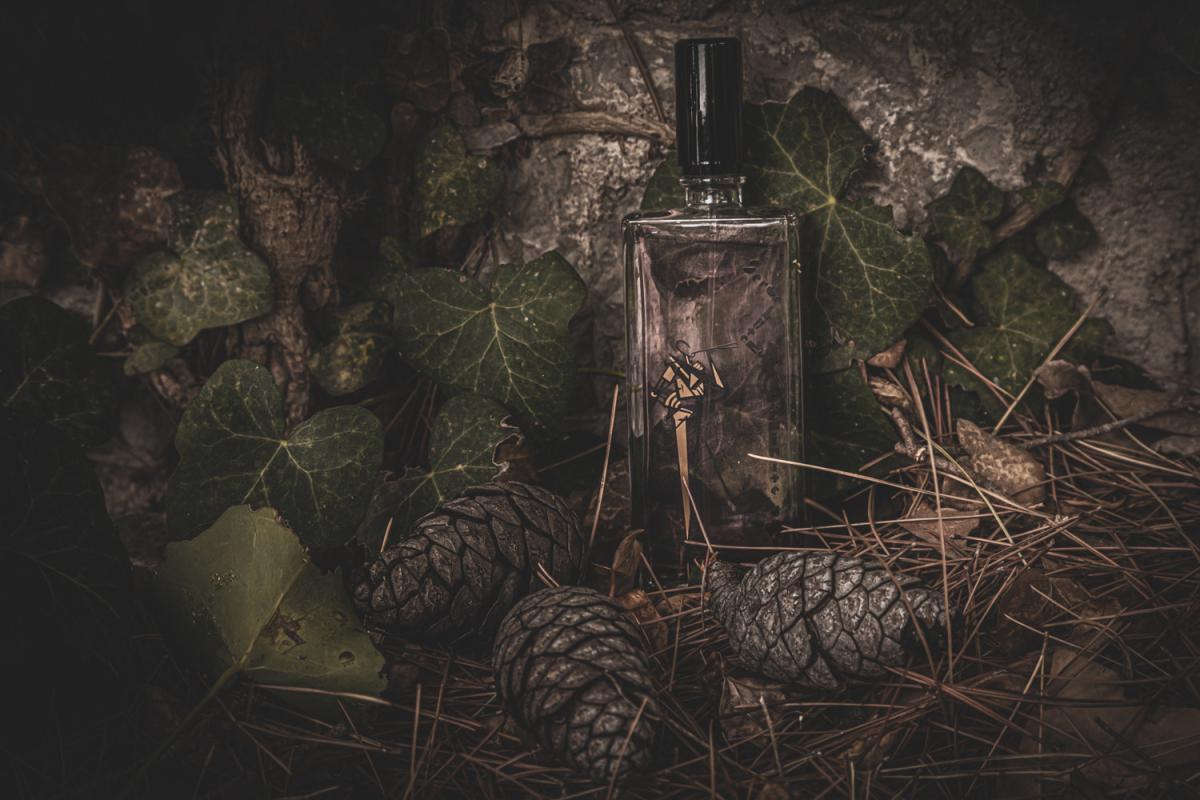 عطر ادکلن فمینیتی دو بوا لیمیتد ادیشن سرژ لوتنس - Feminité du Bois Limited Edition Serge Lutens - بررسی، قیمت و خرید