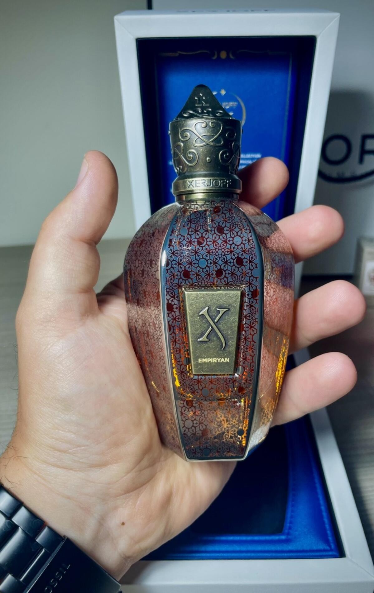 عطر ادکلن امپایریان زرجوف - Empiryan Xerjoff - بررسی، قیمت و خرید
