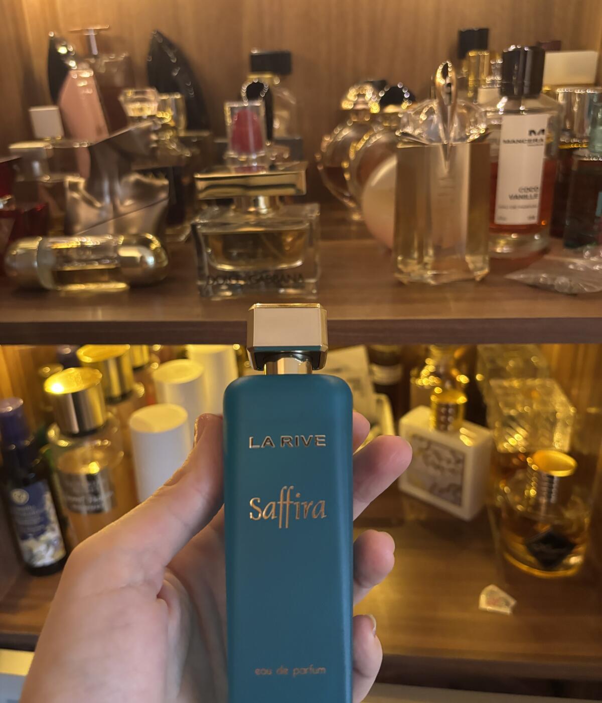 عطر ادکلن سافیرا لاریو - Saffira La Rive - بررسی، قیمت و خرید