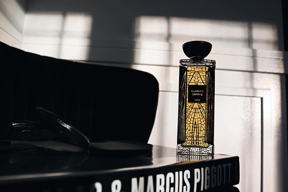 عطر ادکلن ایلوژن کپتیو لالیک - Illusion Captive Lalique - بررسی، قیمت و خرید