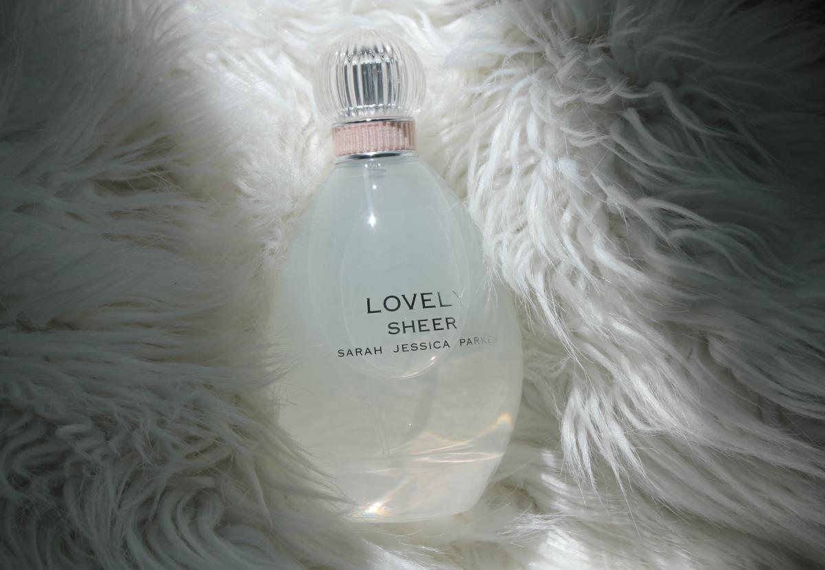عطر ادکلن لاولی شیر سارا جسیکا پارکر - Lovely Sheer Sarah Jessica Parker - بررسی، قیمت و خرید