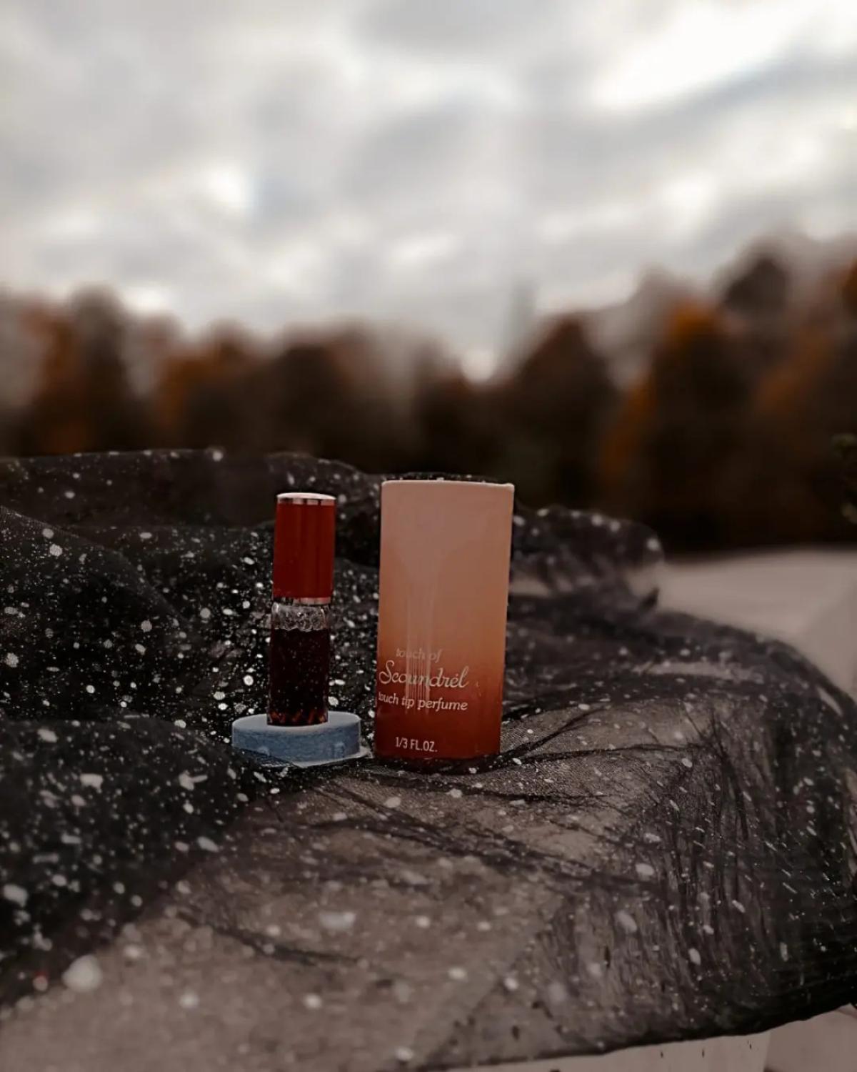 عطر ادکلن اسکاندریل رولون - Scoundrel Revlon - بررسی، قیمت و خرید