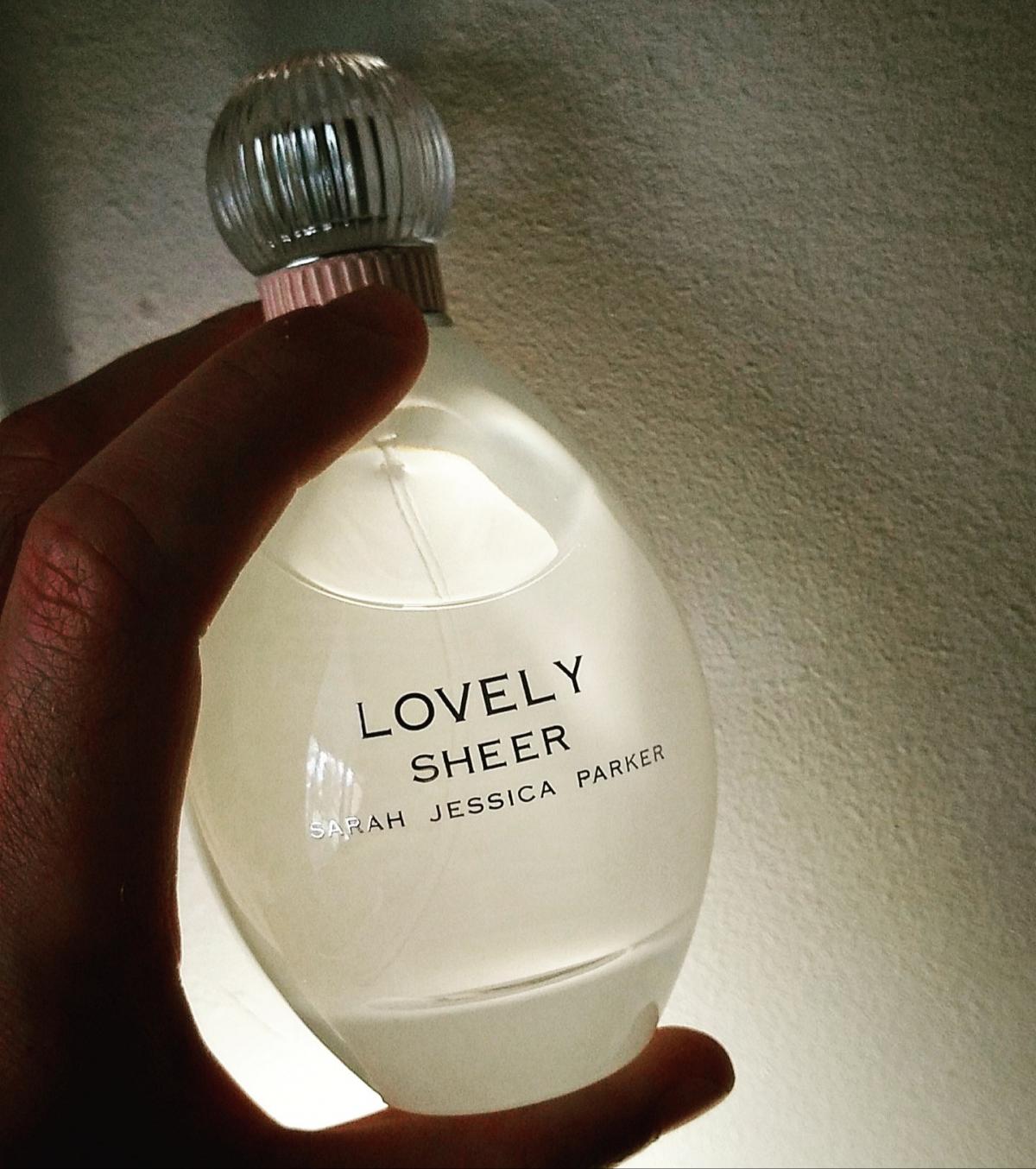 عطر ادکلن لاولی شیر سارا جسیکا پارکر - Lovely Sheer Sarah Jessica Parker - بررسی، قیمت و خرید