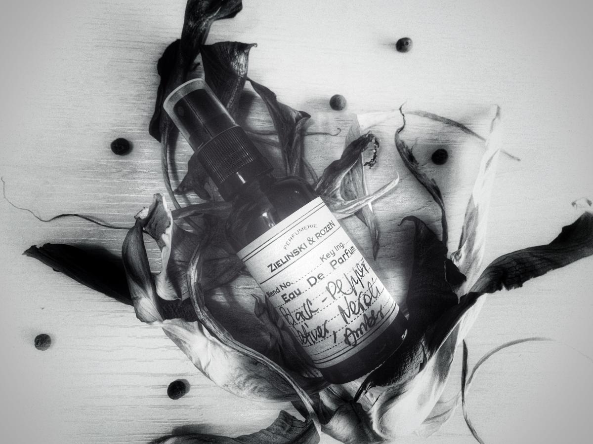 عطر ادکلن بلک پپر اند آمبر نرولی زیلینسکی و روزن - Black Pepper & Amber, Neroli Zielinski & Rozen - بررسی، قیمت و خرید