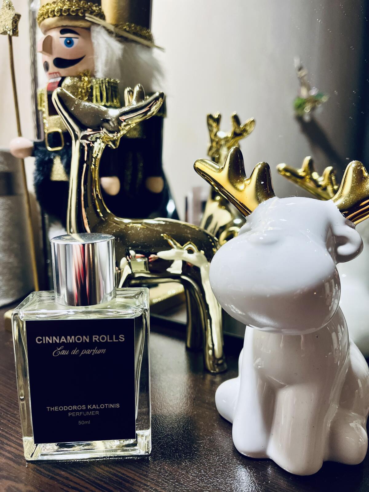 عطر ادکلن سینامون رولز تئودورس کالوتینیس - Cinnamon Rolls Theodoros Kalotinis - بررسی، قیمت و خرید