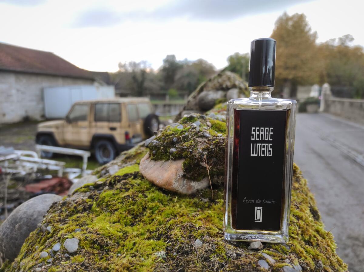 عطر ادکلن اکرن د فومه سرژ لوتنز - Écrin de Fumée Serge Lutens - بررسی، قیمت و خرید