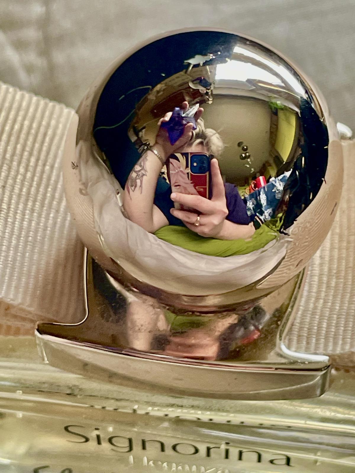 عطر ادکلن سینیورینا الاگانزا سالواتوره فراگامو - Signorina Eleganza Salvatore Ferragamo - بررسی، قیمت و خرید