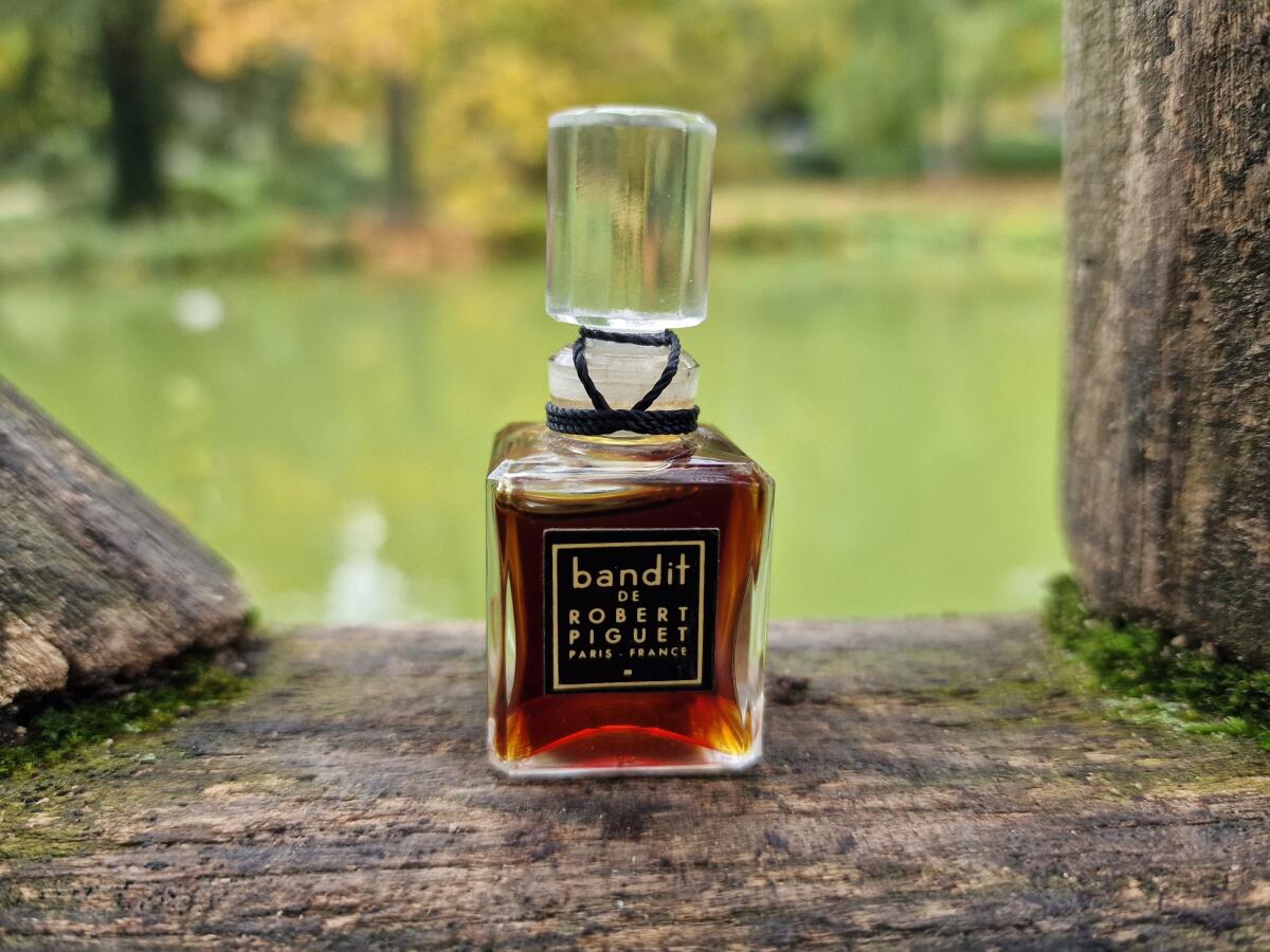عطر ادکلن بندیت رابرت پیگه - Bandit Robert Piguet - بررسی، قیمت و خرید