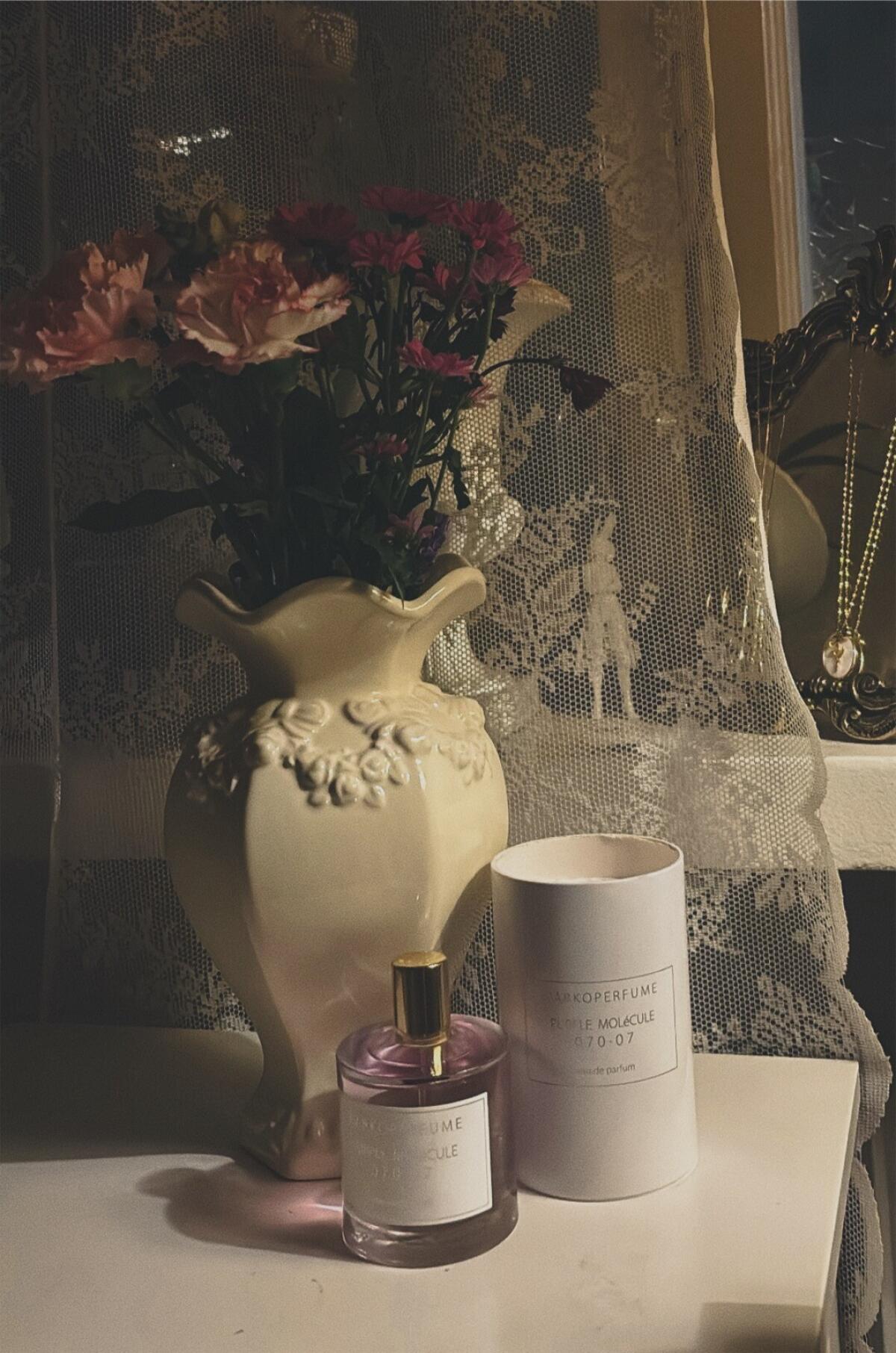 عطر ادکلن پرپل مولکول صفر هفتاد · صفر هفت زارکو پرفیوم - Purple Molecule 070 · 07 ZARKOPERFUME - بررسی، قیمت و خرید