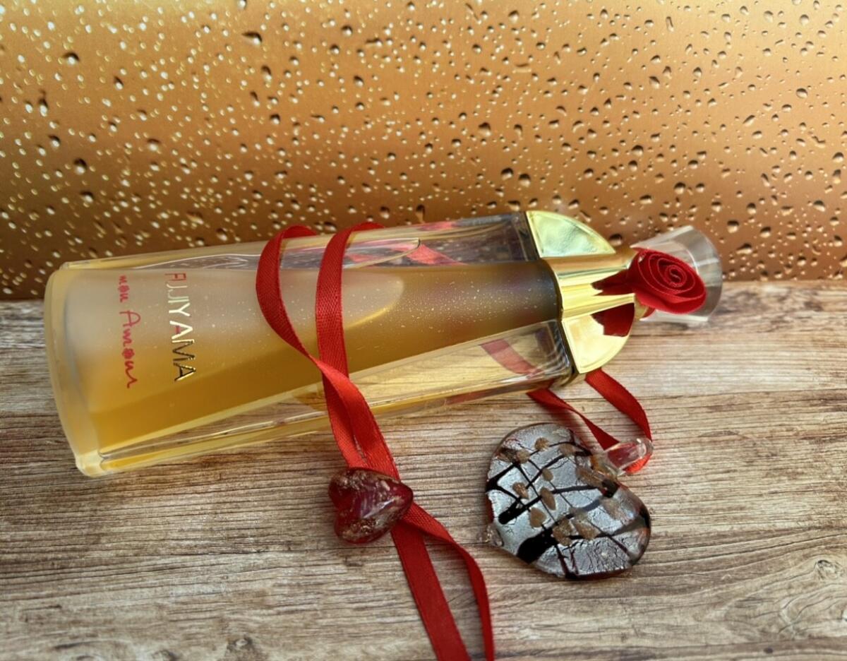 عطر ادکلن فوجیاما مون آمور سوکس د پاریس - Fujiyama Mon Amour Succes de Paris - بررسی، قیمت و خرید