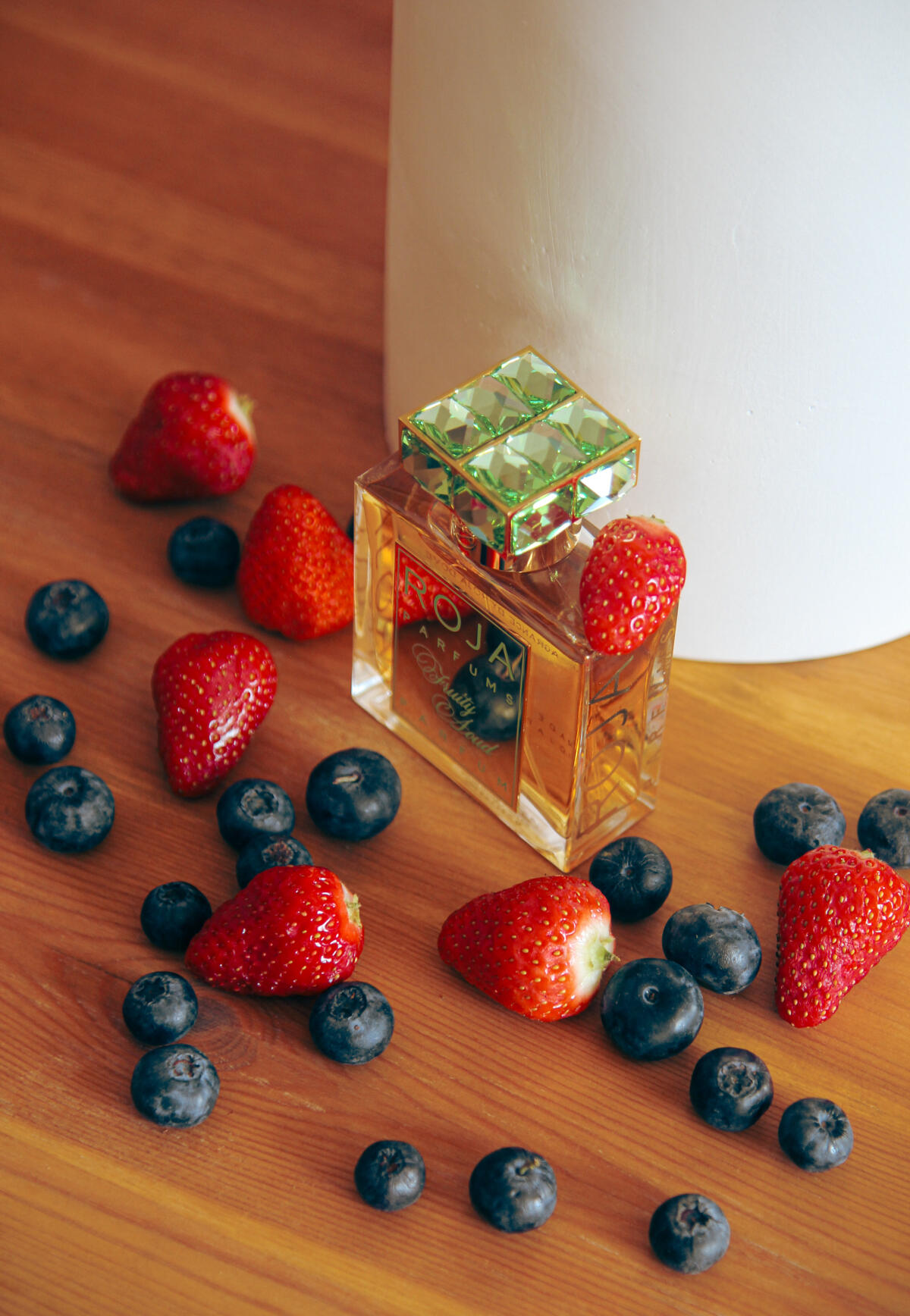 عطر ادکلن فروتی عود روژا داو - Fruity Aoud Roja Dove - بررسی، قیمت و خرید