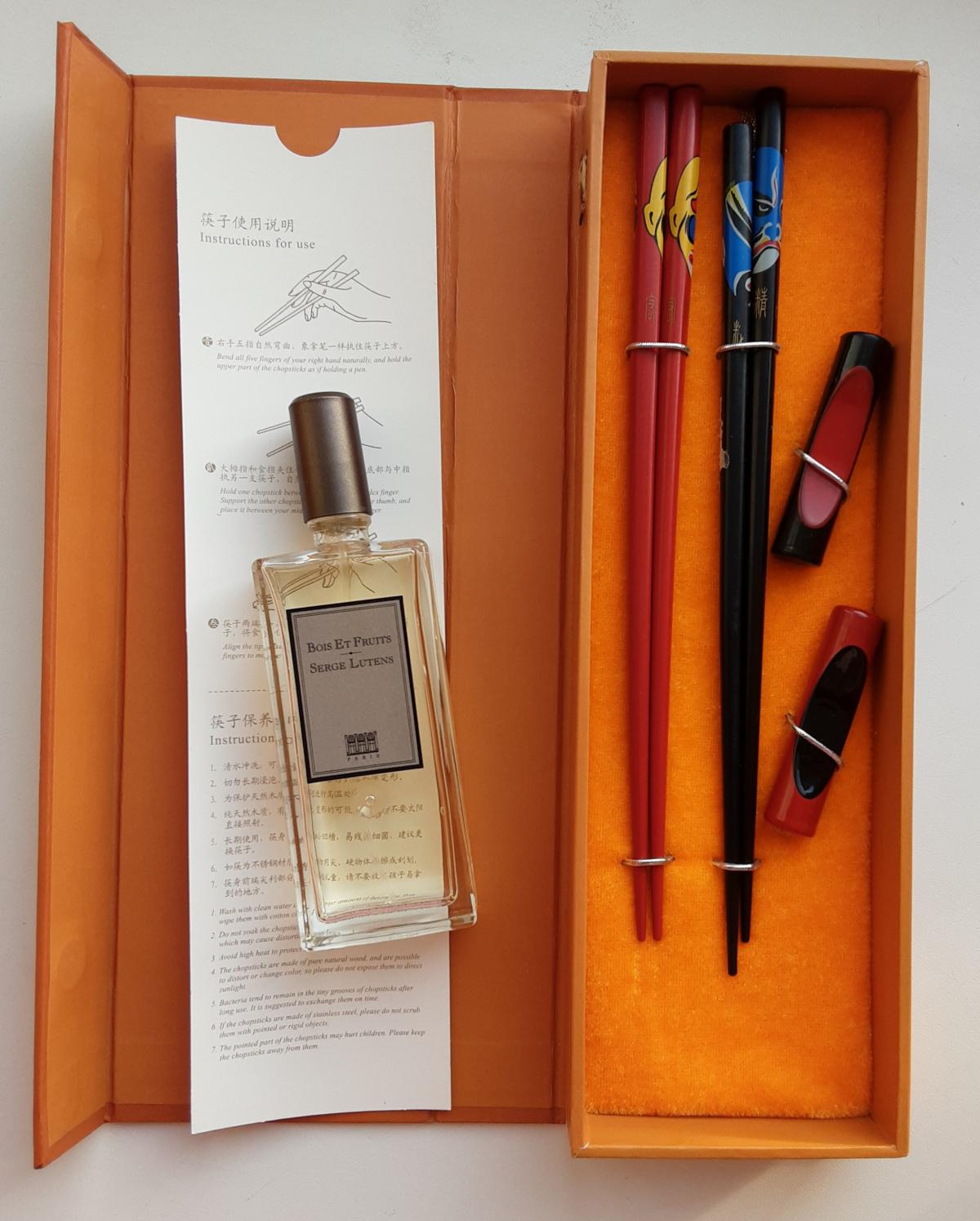 عطر ادکلن بوا ای فروی سرژ لوتنز - Bois et Fruits Serge Lutens - بررسی، قیمت و خرید