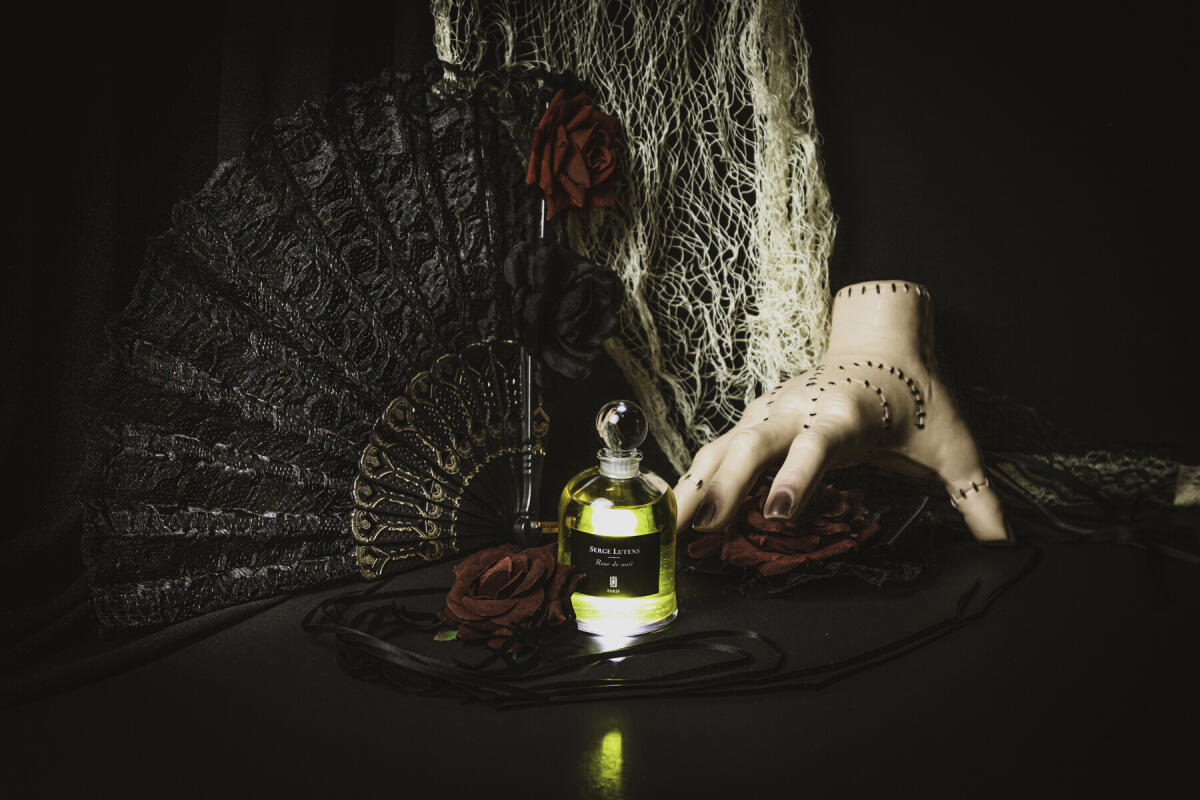 عطر ادکلن روز د نویی سرژ لوتنس - Rose de Nuit Serge Lutens - بررسی، قیمت و خرید