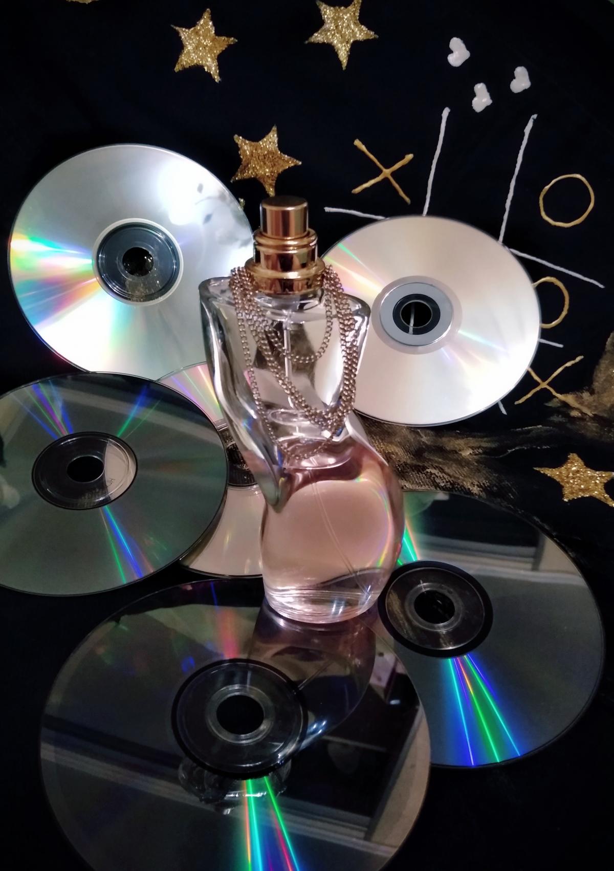 عطر ادکلن دَنس شکیرا - Dance Shakira - بررسی، قیمت و خرید