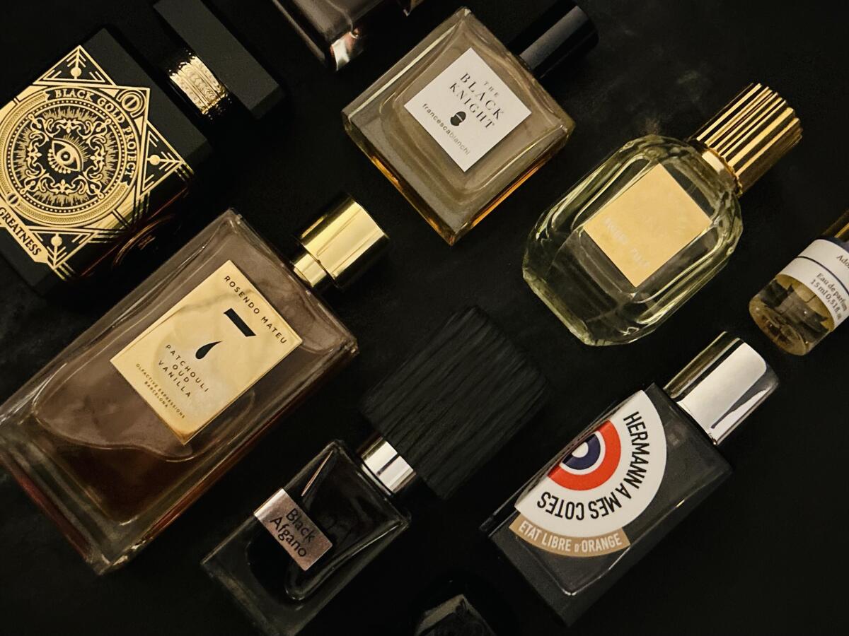 عطر ادکلن رزندو ماتیو شماره ۷ پچولی، عود، وانیلا روزندو ماتئو الفکتیو اکسپرشنز - Rosendo Mateu Nº 7 Patchouli, Oud, Vanilla Rosendo Mateu Olfactive Expressions - بررسی، قیمت و خرید