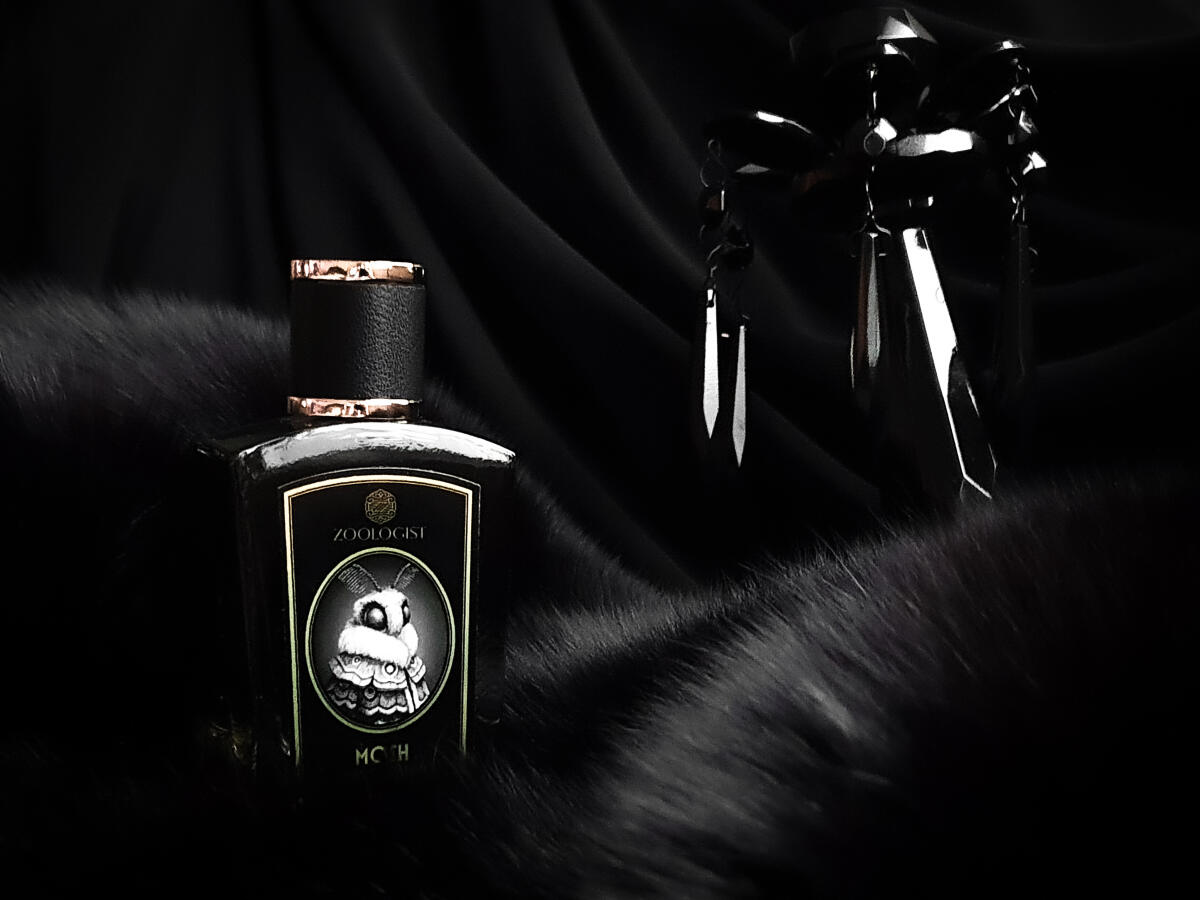 عطر ادکلن مات زولاجیست پرفیومز - Moth Zoologist Perfumes - بررسی، قیمت و خرید