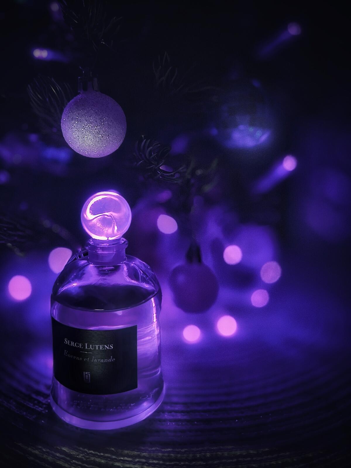 عطر ادکلن آنسن ای لاواند سرژ لوتنز - Encens et Lavande Serge Lutens - بررسی، قیمت و خرید