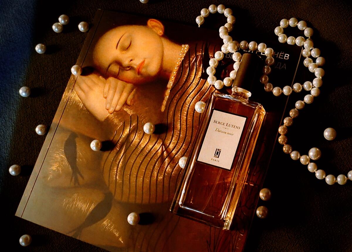 عطر ادکلن داتورا نوآر سرج لوتنس - Datura Noir Serge Lutens - بررسی، قیمت و خرید