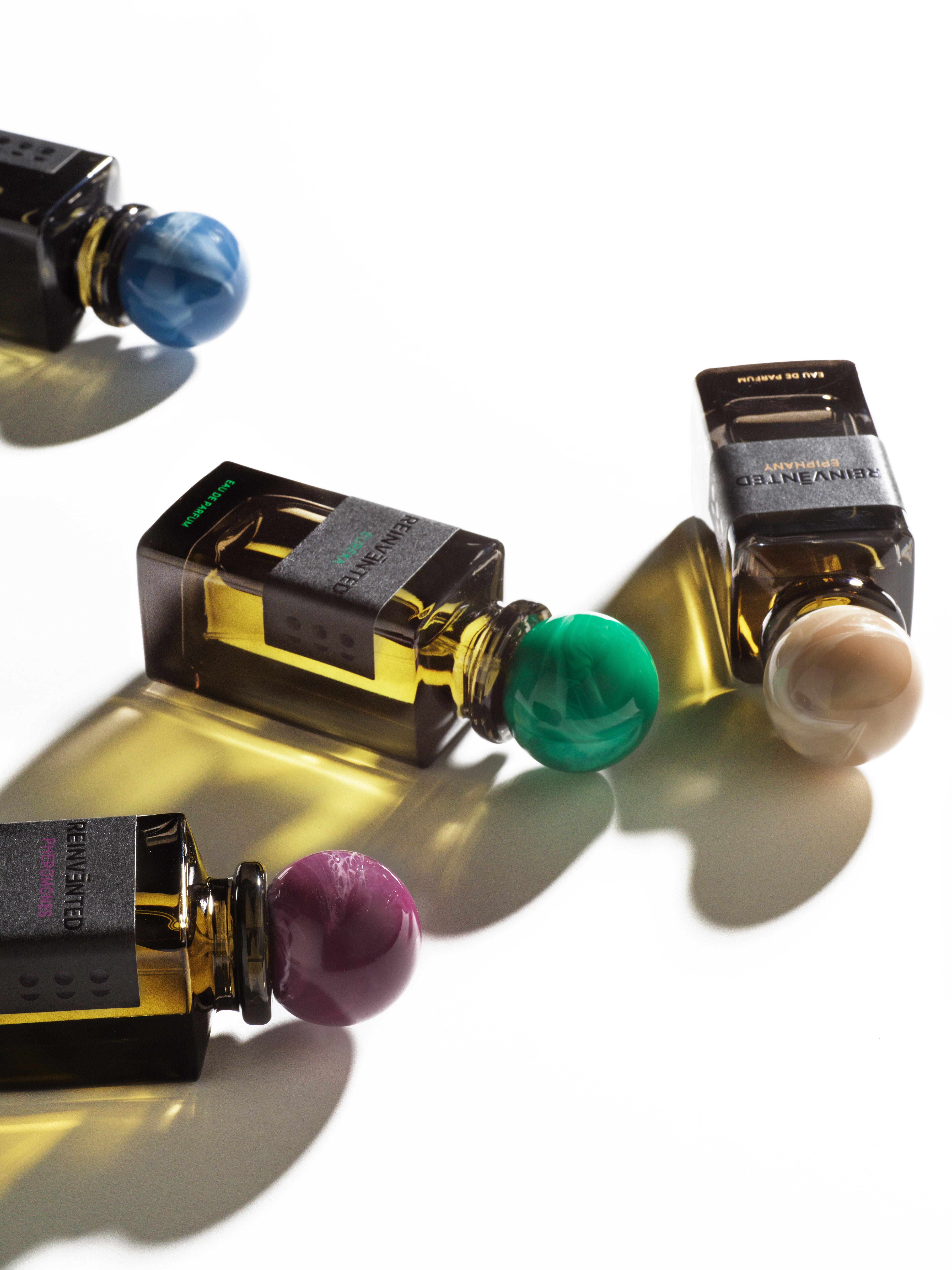 عطر ادکلن ایلوژن رینونتد - Illusion Reinvented - بررسی، قیمت و خرید