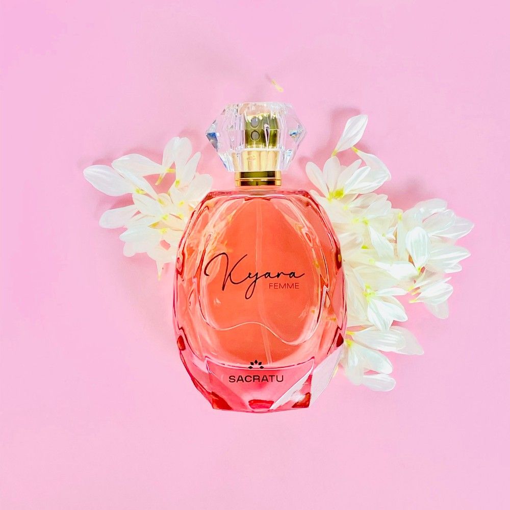 عطر ادکلن کارا ساکراتو - Kyara Sacratu - بررسی، قیمت و خرید