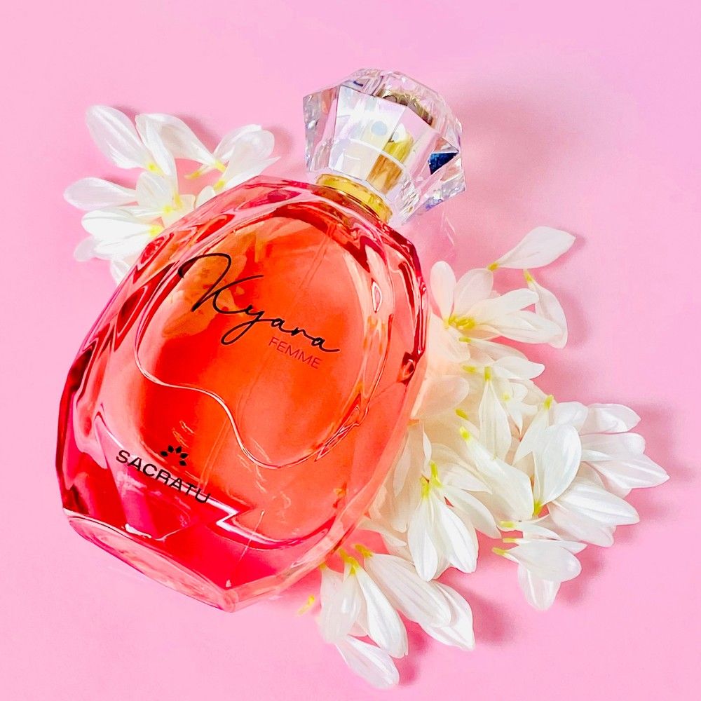 عطر ادکلن کارا ساکراتو - Kyara Sacratu - بررسی، قیمت و خرید