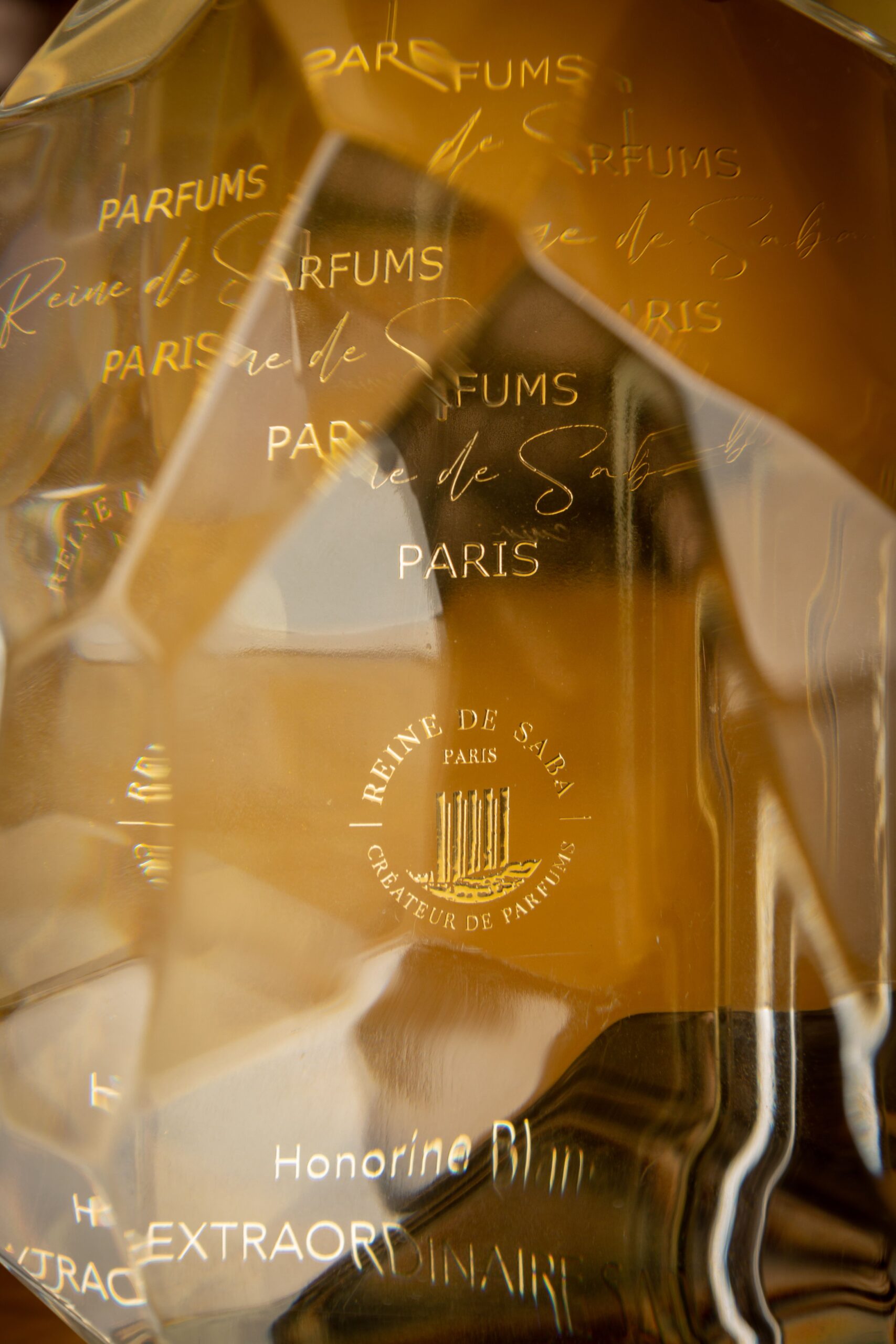 عطر ادکلن اِکسترااُردینِر سَبا رِن د سابا - Extraordinaire Saba Reine de Saba - بررسی، قیمت و خرید