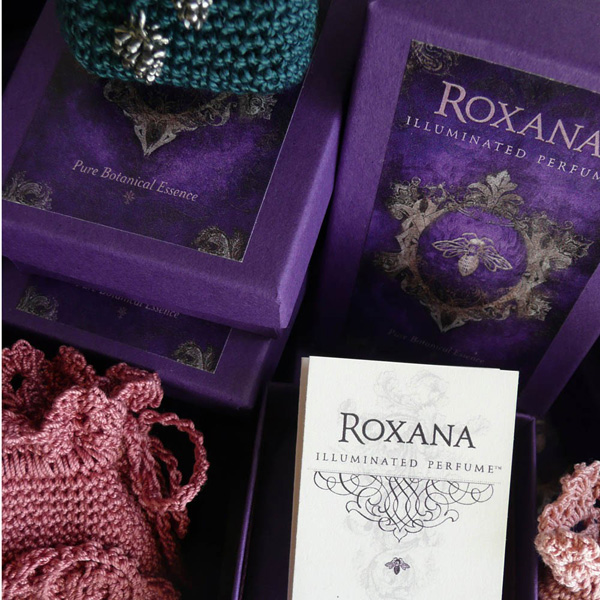 عطر ادکلن آرورا راکسانا ایلومینیتد پرفیوم - Aurora Roxana Illuminated Perfume - بررسی، قیمت و خرید