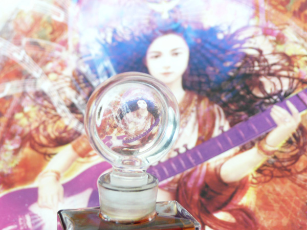 عطر ادکلن بوتانیکال پرفیوم دیووتد تو پیس، فرست ادیشن رکسانا ایلومینییتد پرفیوم - Botanical Perfume devoted to Peace, 1st edition Roxana Illuminated Perfume - بررسی، قیمت و خرید