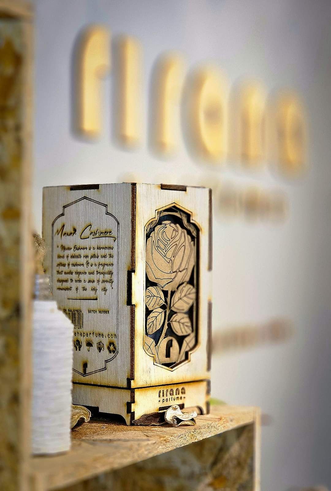 عطر ادکلن ماوار کشمیر ریرانا پرفیوم - Mawar Cashmere Rirana Parfume - بررسی، قیمت و خرید