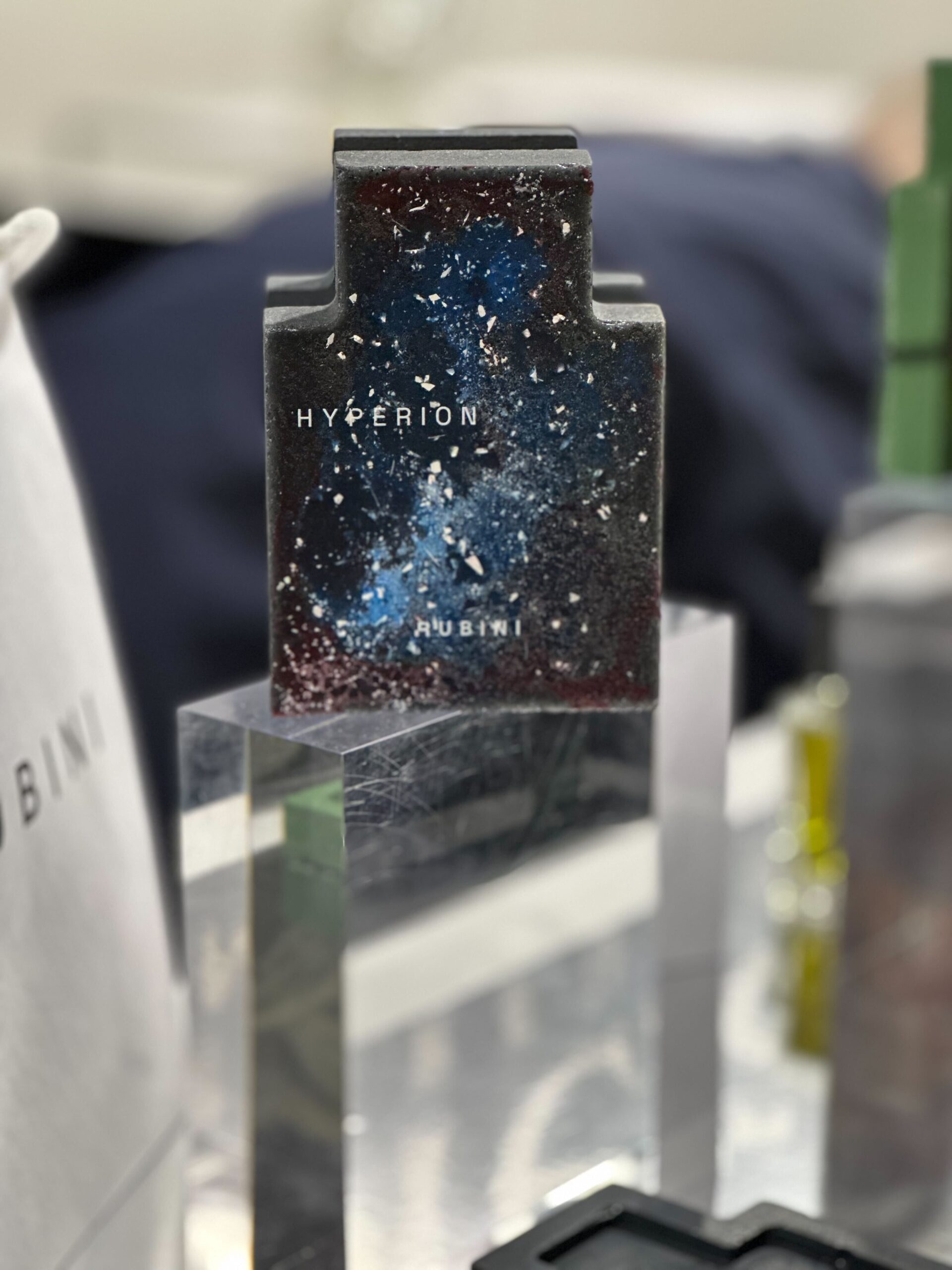 عطر ادکلن هایپریون روبینی - Hyperion Rubini - بررسی، قیمت و خرید
