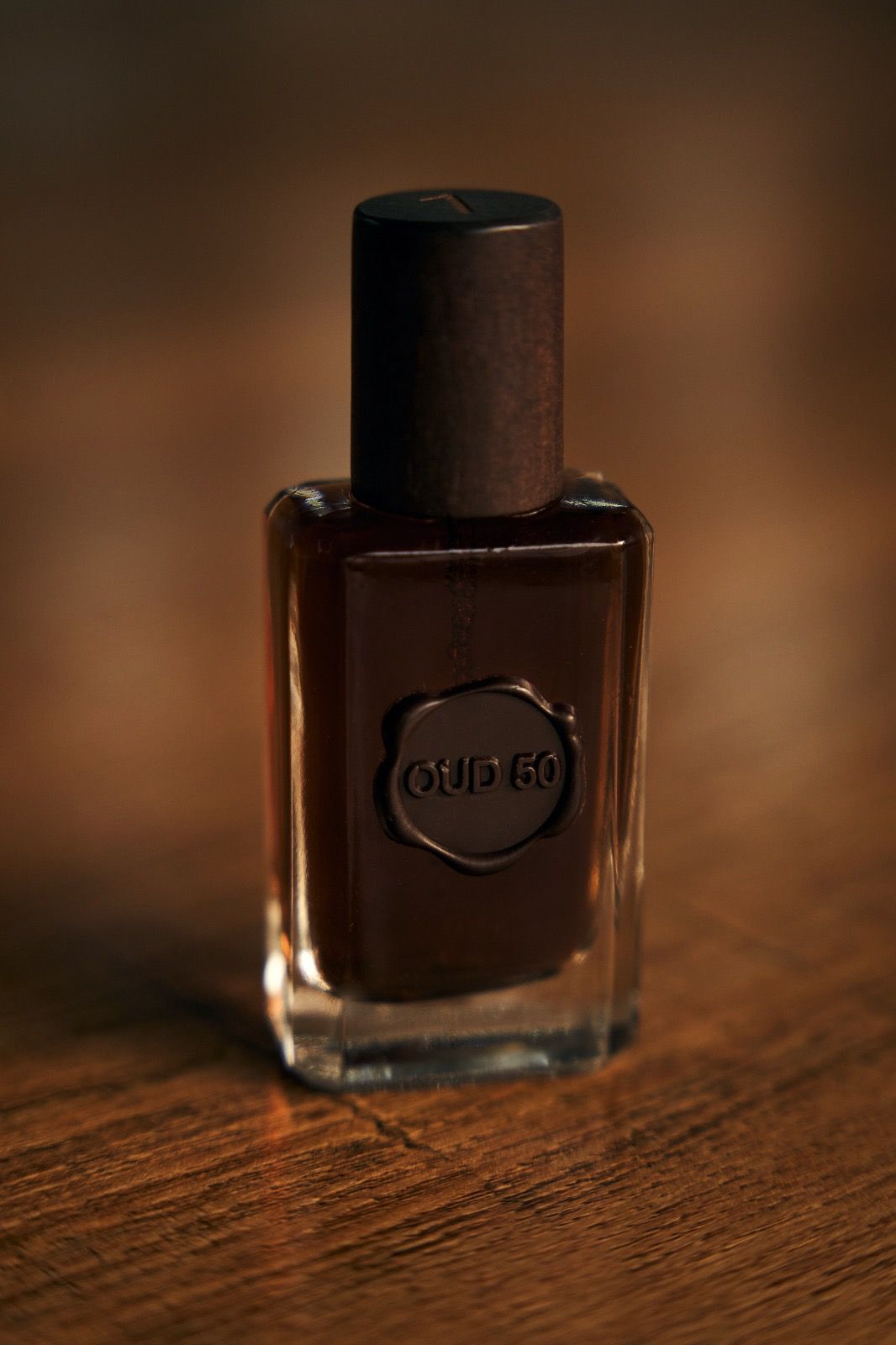 عطر ادکلن عود پنجاه استرینگ آف اررز - Oud 50 Strings of Errors - بررسی، قیمت و خرید