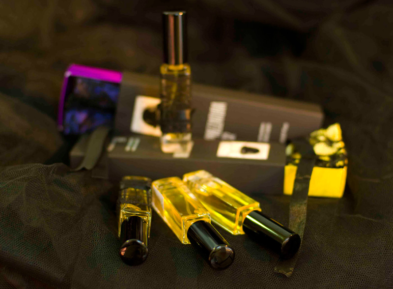 عطر ادکلن هفت چهار شش آموره سره‌تو اسپرتزاتورا - 746 Amore Segreto Sprezzatura - بررسی، قیمت و خرید